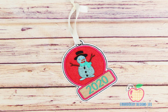 Charming Snowman in Circle Ornament