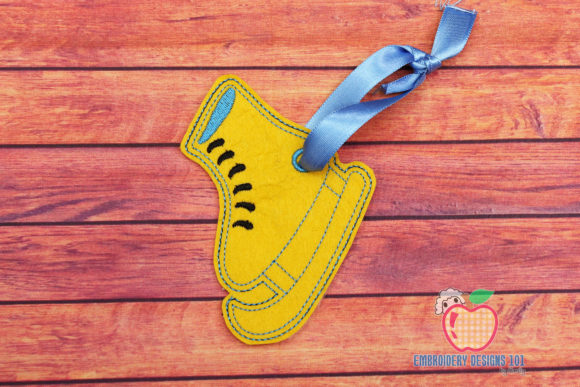 Christmas Skate ITH Ornament: A Festive Embroidery Gem